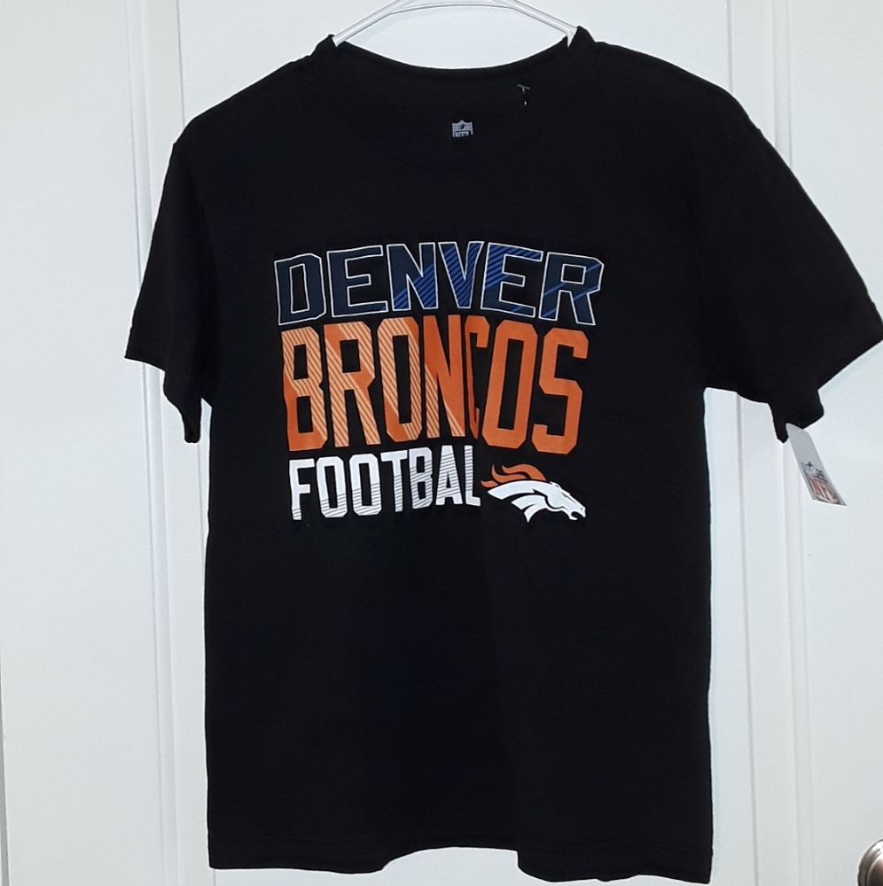Boy NWT NFL denver broncos football T-shirt